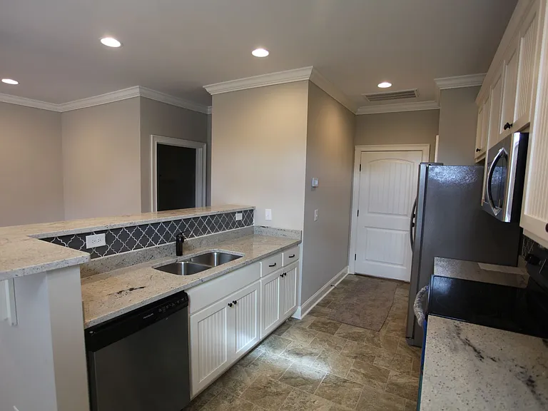1094 Runningvine Ln — Photo 8