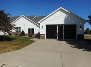 515 Autumn Ln APT A, Cedar Falls, IA 50613