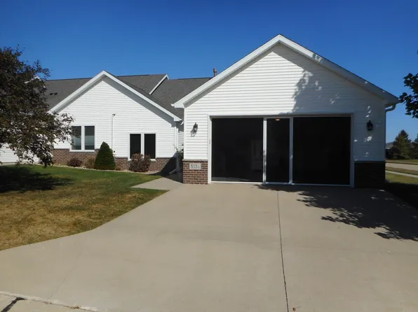 515 Autumn Ln APT A, Cedar Falls, IA 50613