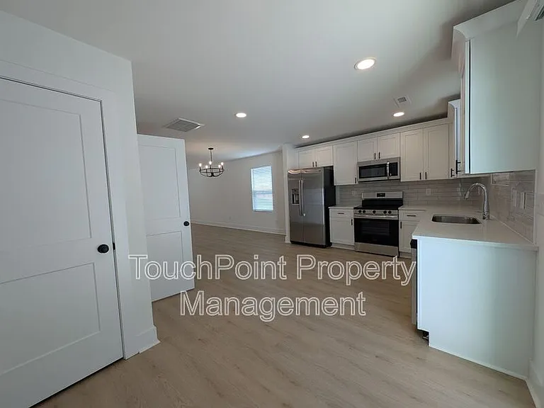 1413 Arden Ave — Photo 6