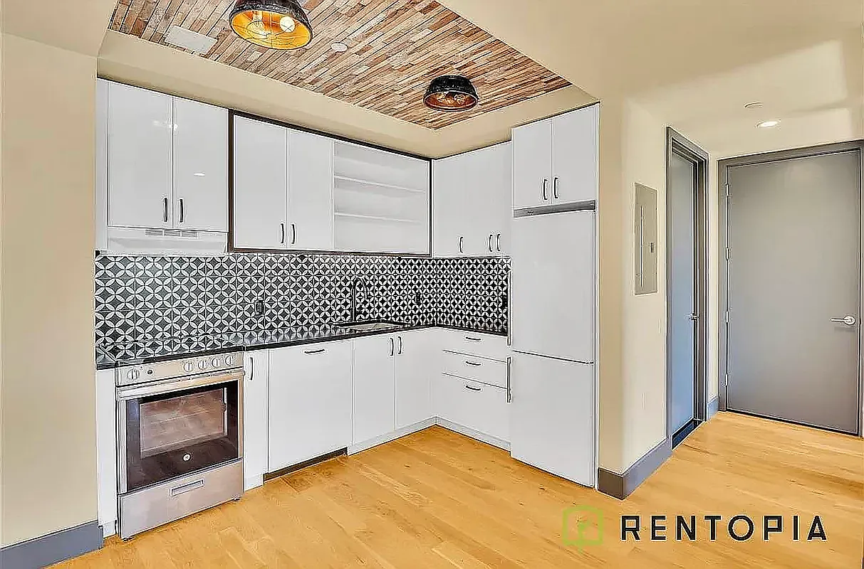 338 Evergreen Avenue — Photo 3
