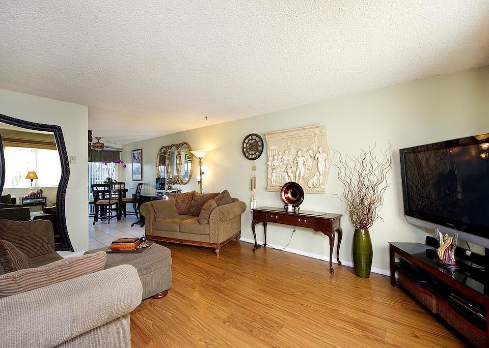 1st image of 1129 Emerald Ave #5