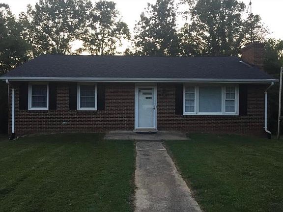 2nd image of 124 Oakhaven Dr