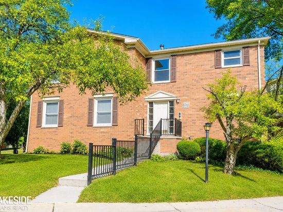 6322 Pepper Hill St, West Bloomfield, MI 48322