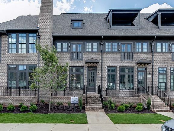 Note Sample product photo. Actual exterior and interior selections may vary by homesite.
