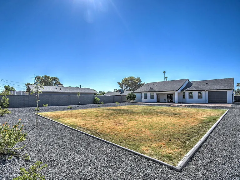 3216 E Sunnyside Ln — Photo 46