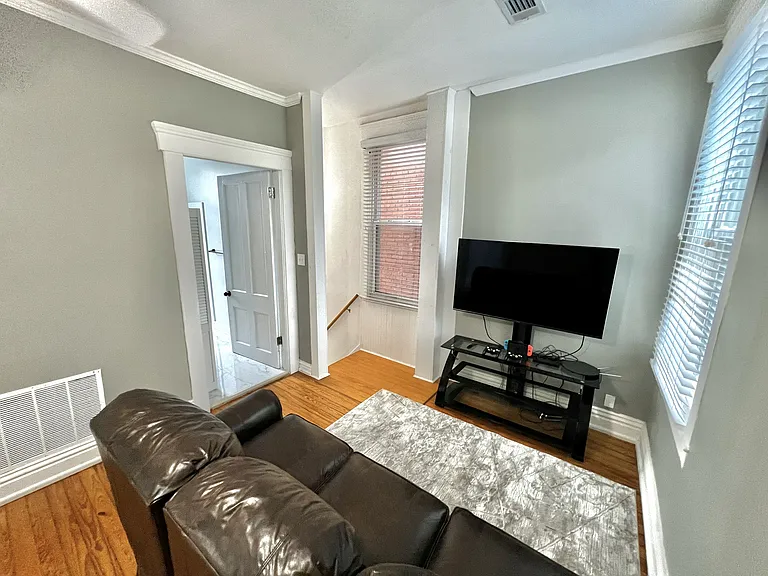 1132 E Breckinridge St — Photo 12