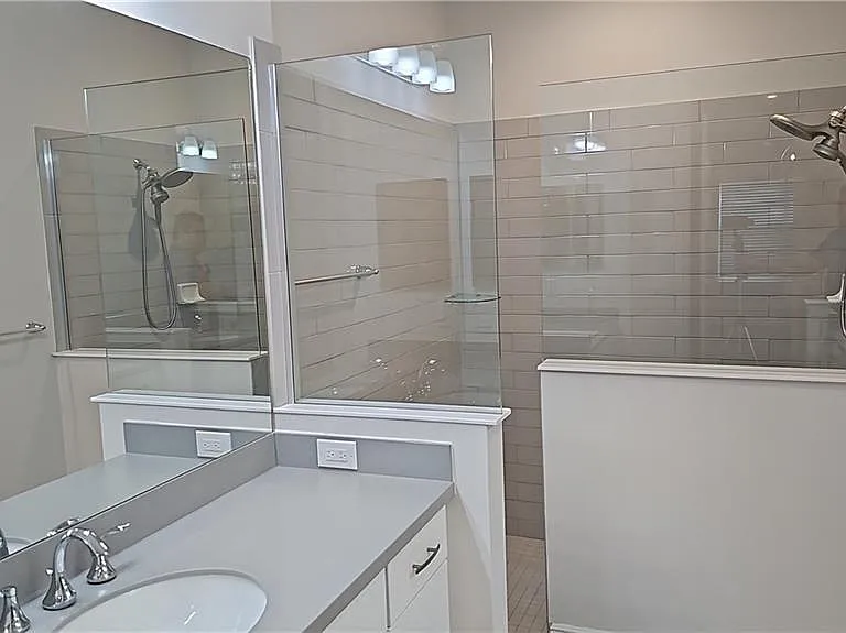 2305 Ariane Dr — Photo 17