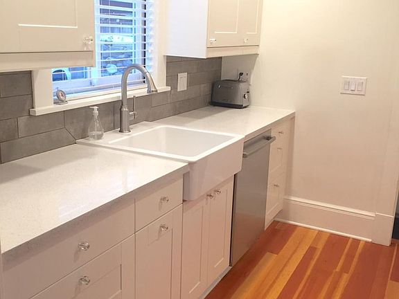 Kitchen With Quartz Countertops
