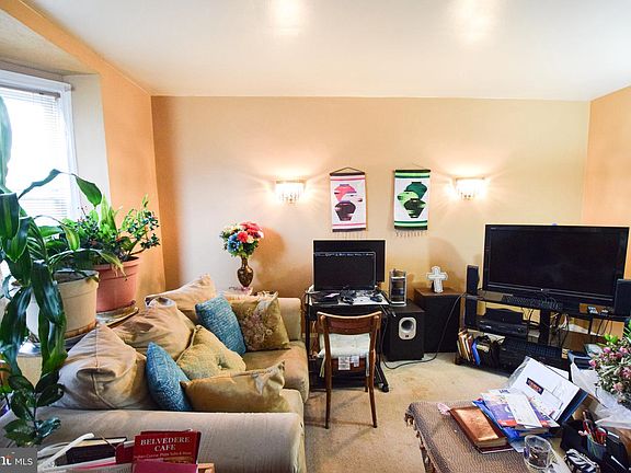 4th image of 1620 Kingsway Rd