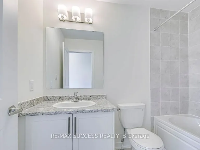1538 Wellwood Ter — Photo 15
