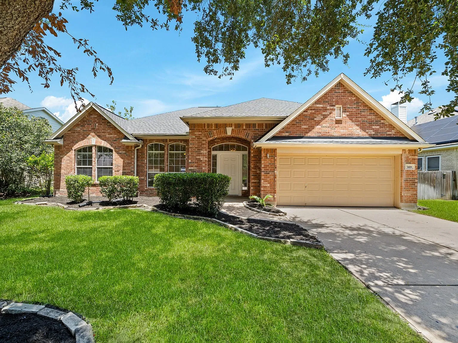 3 bed, 2.0 bath, 2601 sqft, $2,800 — Photo 3