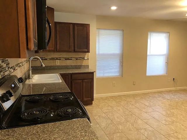 412 N 72nd Ave #A — Photo 5