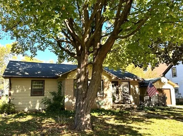520 Maple AVENUE, Hartford, WI 53027