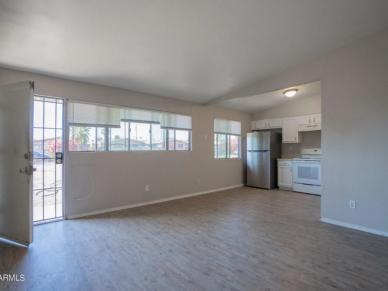 2 bed, 1.0 bath, 708 sqft, $995 — Photo 4