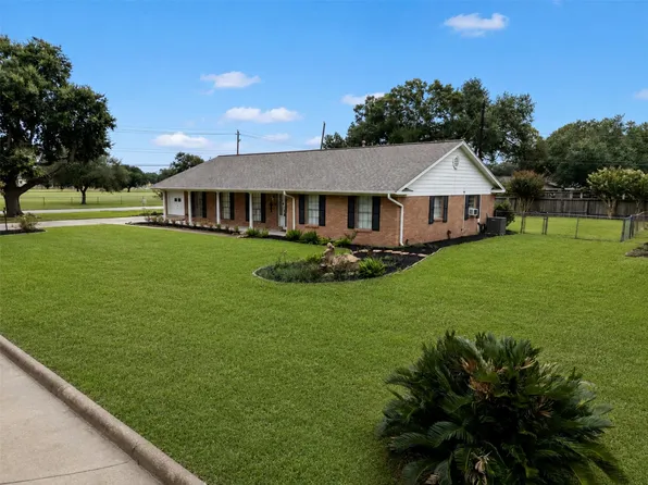 1805 Allen St, Rosenberg, TX 77471
