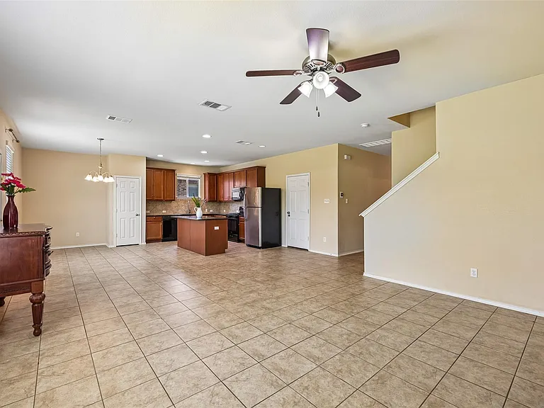 140 Lynn Crest Bnd — Photo 10