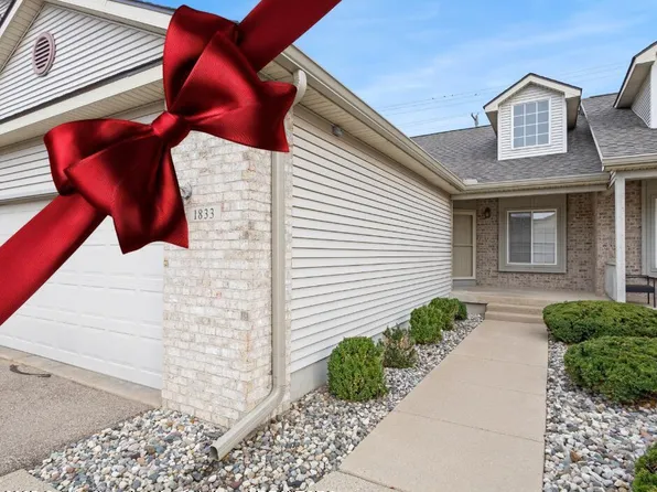 1833 Willow Creek Dr, Lansing, MI 48917