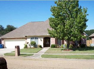 105 Habersham Dr, Youngsville, LA 70592