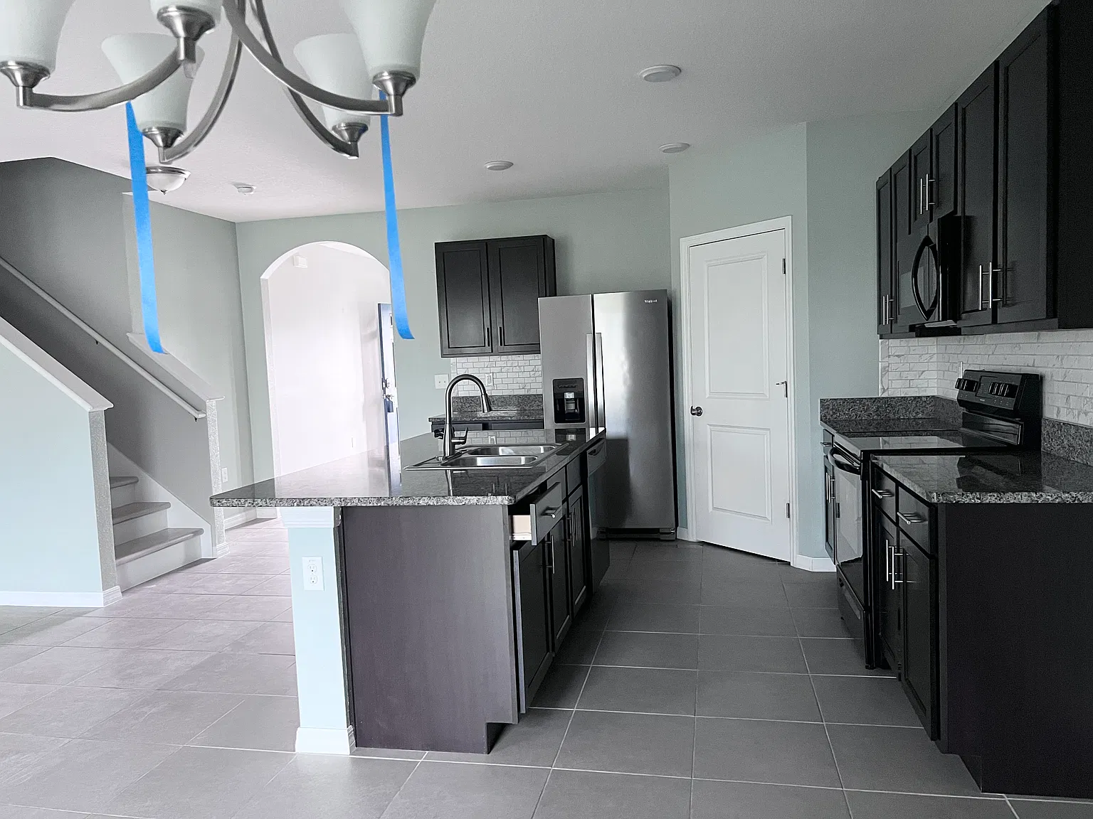 5 bed, 2674 sqft, $3,800 — Photo 3