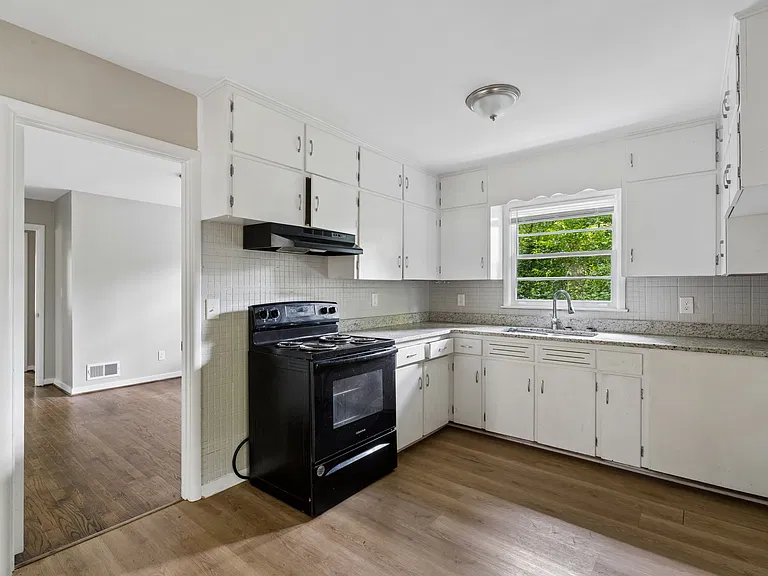 2616 Wood Dr NE — Photo 8