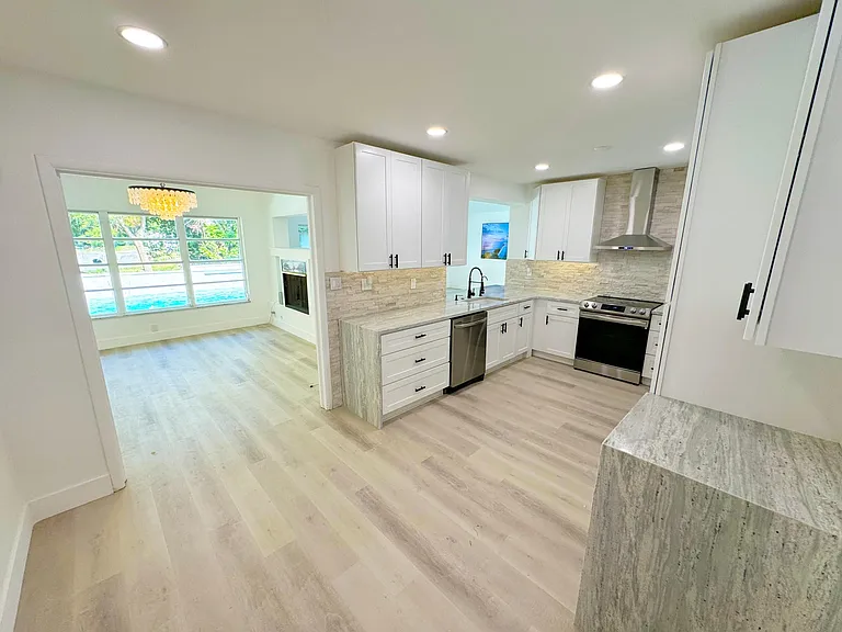 101 S Corona Ave — Photo 8
