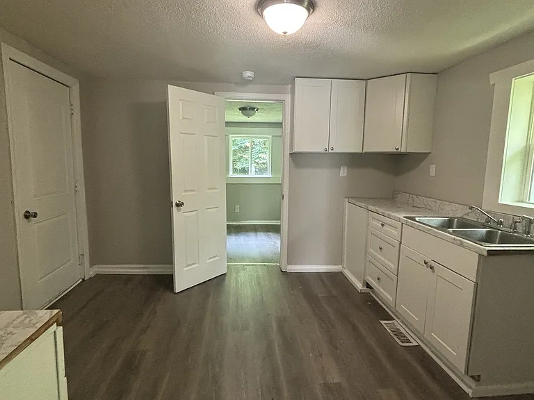 4009 Grasselli Ave SW — Photo 2