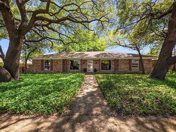 2nd image of 2616 Pin Oak Ln