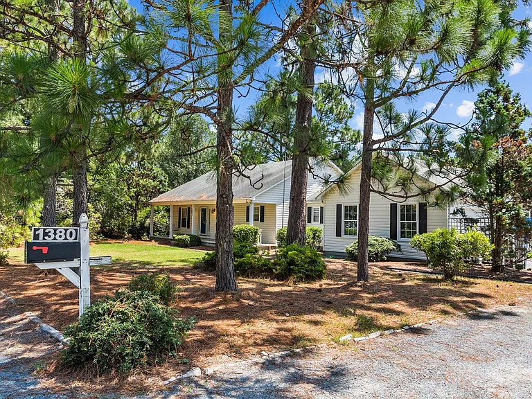 1380 Monticello Dr — Photo 1