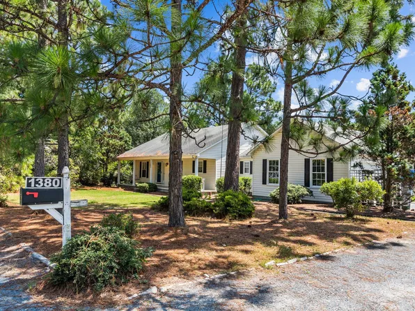 1380 Monticello Dr, Pinehurst, NC 28374