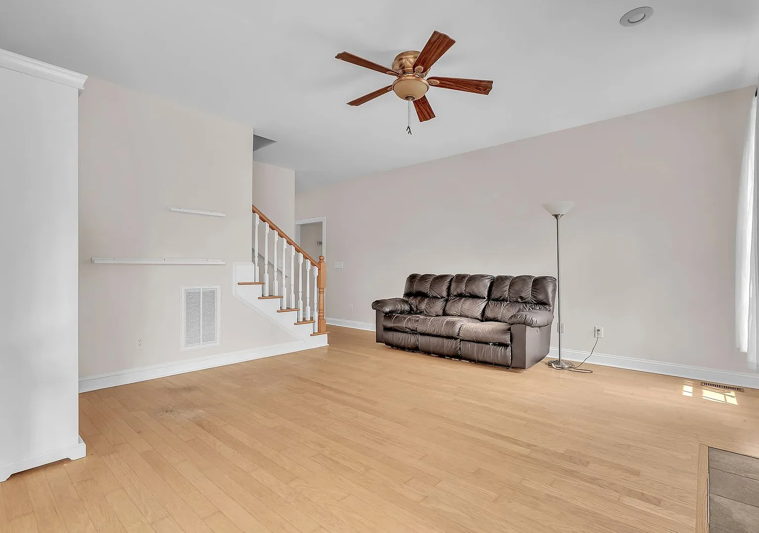 210 Raven Ridge Ct — Photo 3