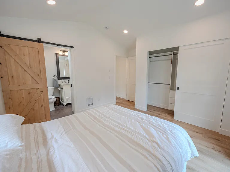 9224 Woodlawn Ave N — Photo 10