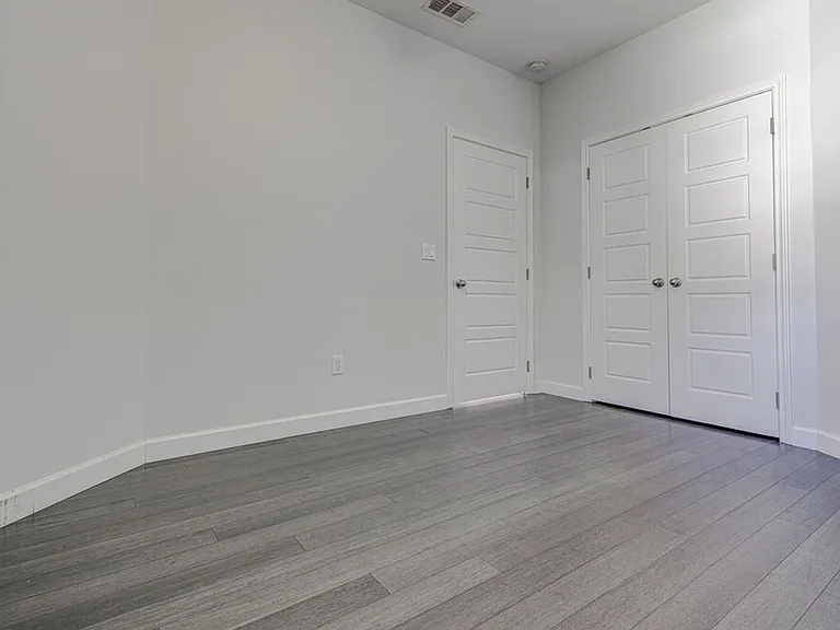 2406 E 16th St — Photo 26