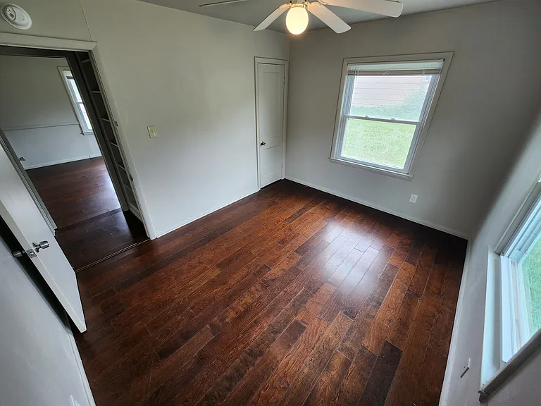 1021 Hillside Dr — Photo 9