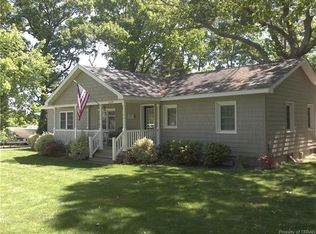 648 Queens Point Dr, Locust Hill, VA 23092