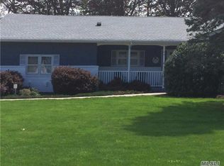 45 Aberdeen Rd, Smithtown, NY 11787