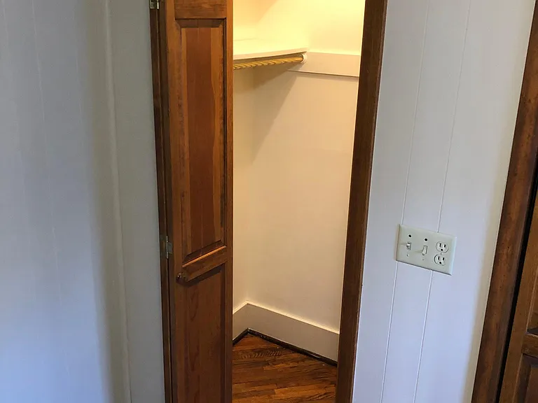 211 E Market St — Photo 20