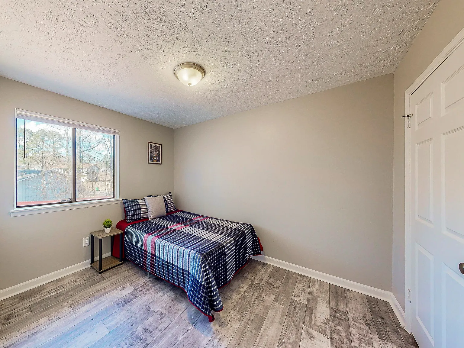 4 bed, 3.0 bath, 1800 sqft, $754 — Photo 1