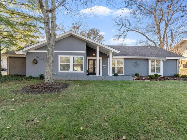 477 Hillbrook Dr, Ballwin, MO 63011