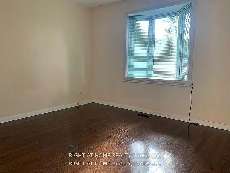 23 Fenelon Dr — Photo 9