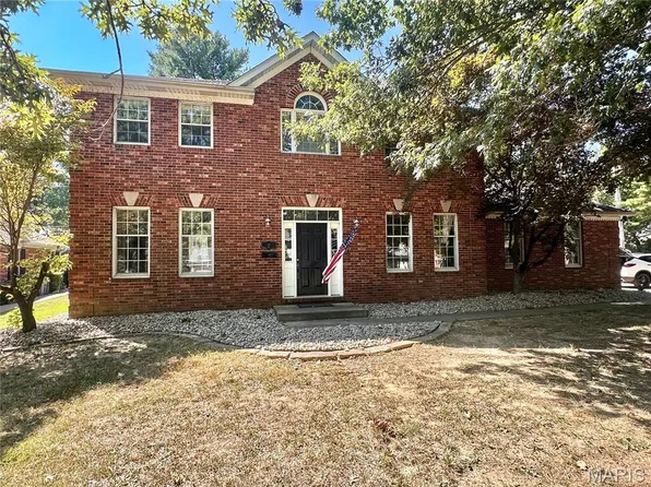 12 Pebble Hill Dr, Belleville, IL 62223