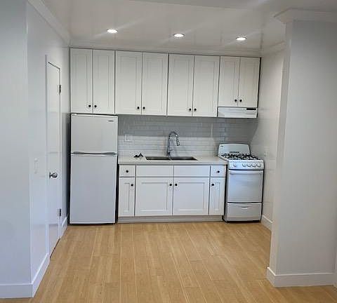 2nd image of 4132 Grand View Blvd APT 7
