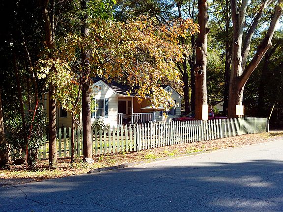 2nd image of 1601 Knox Dr SE