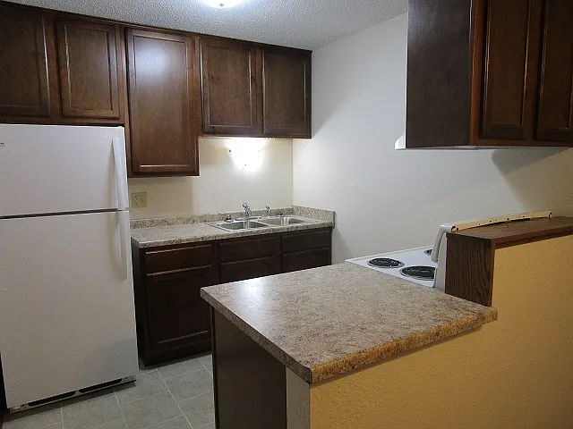 White Bear Manor Apts. — Photo 3