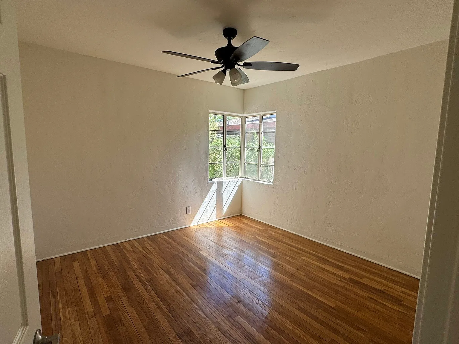 3 bed, 1200 sqft, $1,800 — Photo 3