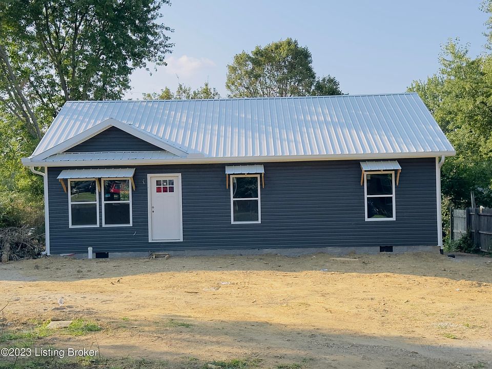 2nd image of 132 Hickory Hill Dr