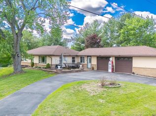 97 N Riverview Dr, East Peoria, IL 61611