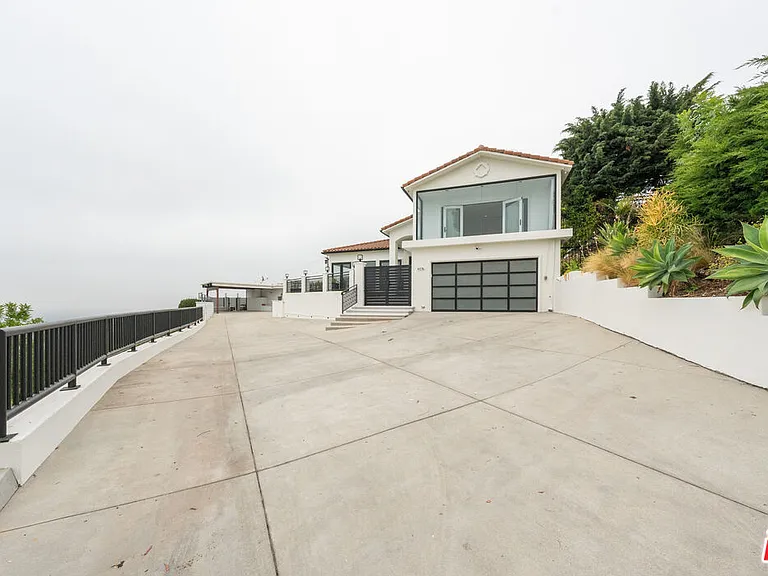 4576 Martson Dr — Photo 4