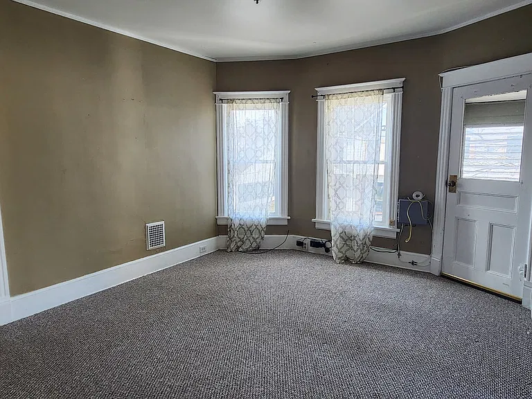 46 Lagrange Ave — Photo 8