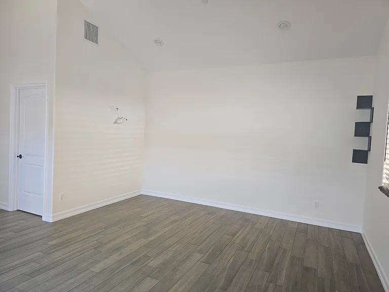 15421 S Williams Ave #1/2 — Photo 6